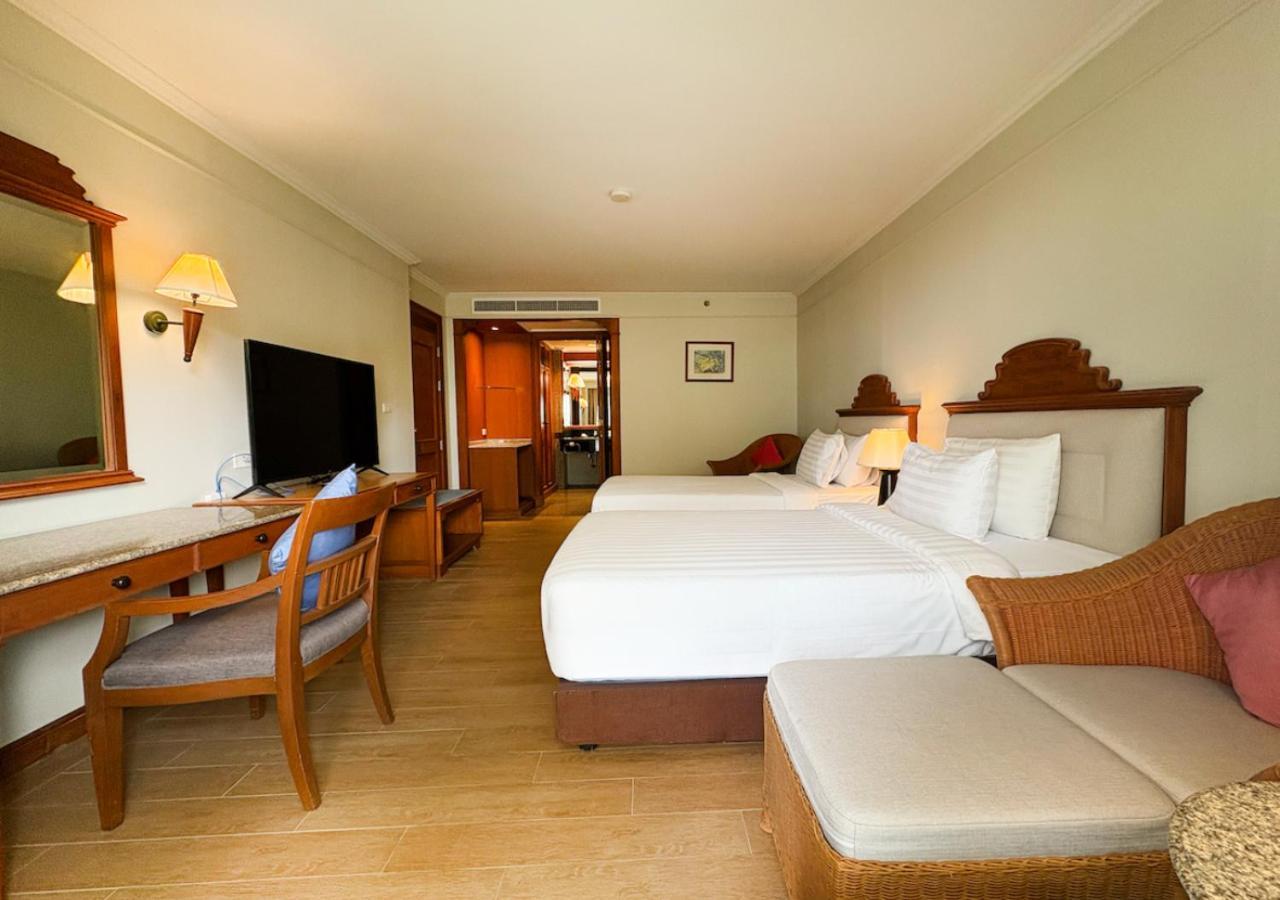 Amora Beach Resort Phuket Бангтао-Біч Екстер'єр фото